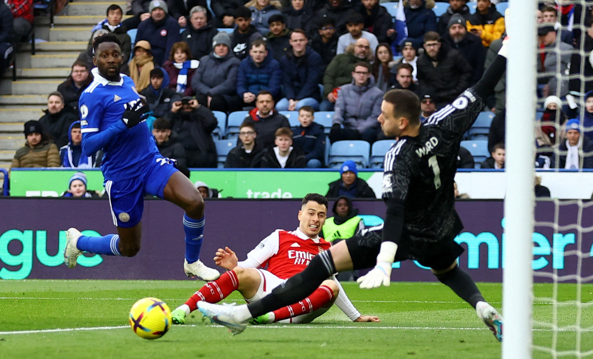 展現出了驚 展現出了驚